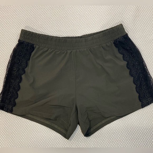 ✨FABLETICS XS black laced trim Army Green athletic shorts back pocket velcro - Picture 11 of 13